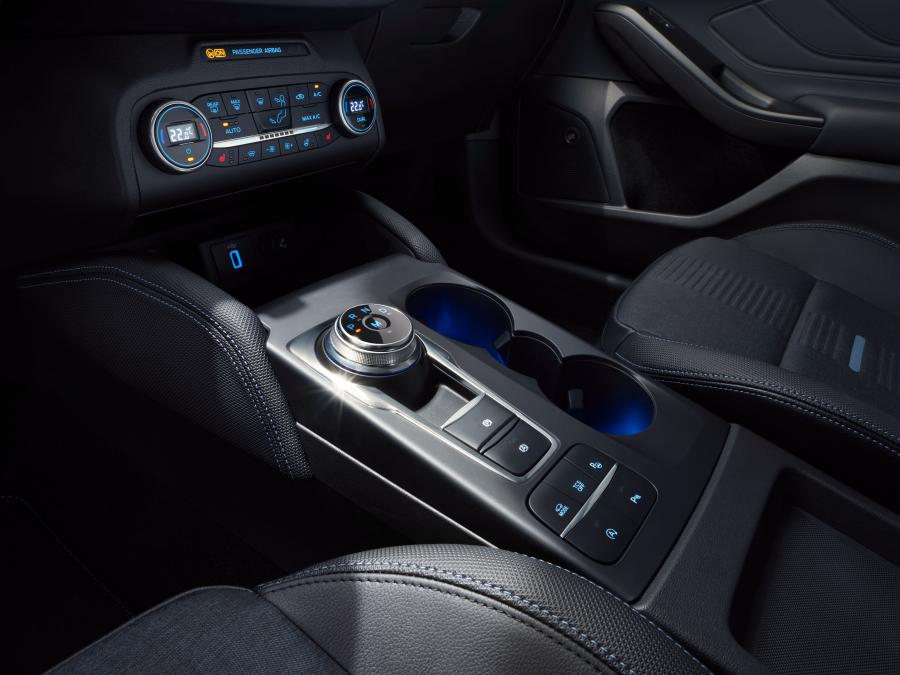 Интерьер Ford Focus Active 2018 года  (WW) (фото 5 из 43)